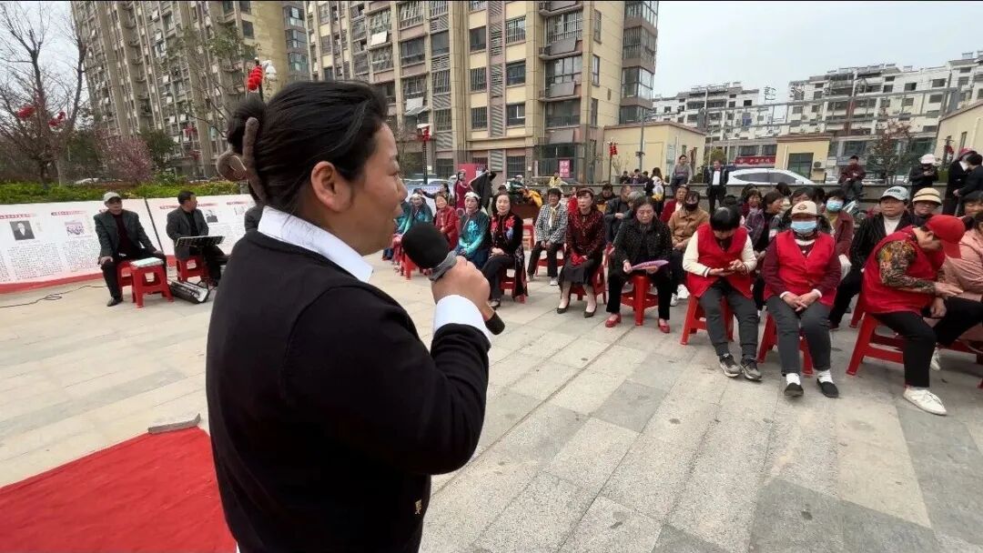 社區(qū)行20期3.jpg 社區(qū)行20期3.jpg